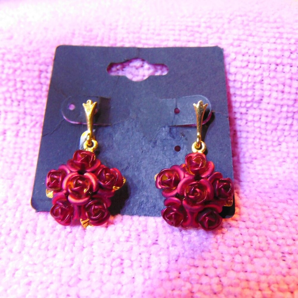 NEVER WORN - DANBURY MINT - A DOZEN ROSES 24K GOLD PLATED EARRINGS
